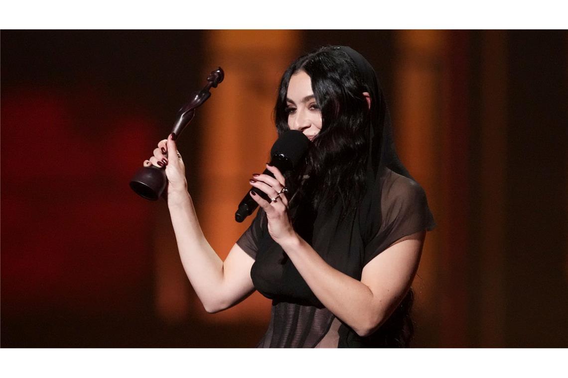 Charli XCX gewann bei den Brit Awards 2025 gleich fünf Preise.