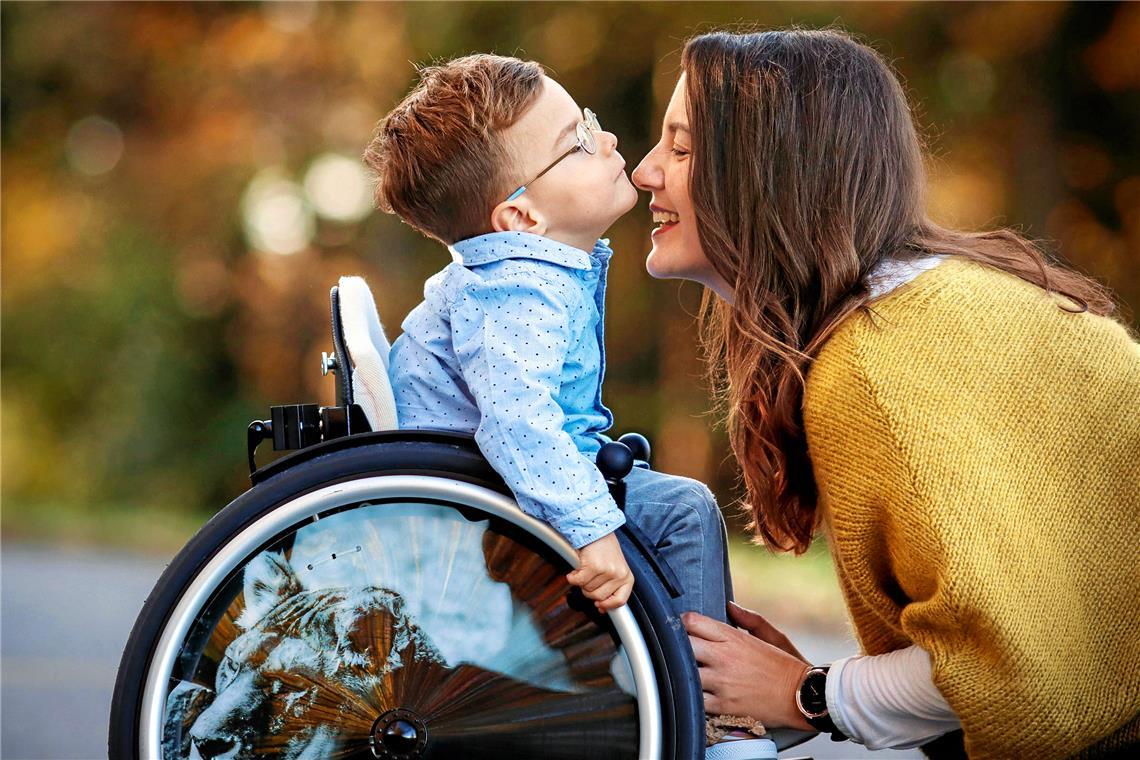 Charlotte Obertreis sagt über die Begleitung dieser Familie, dass sie besonders war, „da wir eine so schöne und von viel Lachen geprägte Zeit hatten. Dass das Kind im Rolli sitzt, spielte dabei überhaupt keine Rolle. Im Mittelpunkt stand die Liebe der Eltern zu ihrem Kind.“