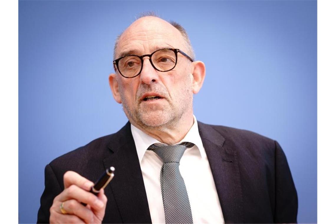 Für Ungeimpfte könnte das Arbeitslosengeld wegfallen Chef der Arbeitsagentur Detlef Scheele: Bei Impfpflicht können Arbeitgeber Ungeimpfte ablehnen. Foto: Kay Nietfeld/dpa