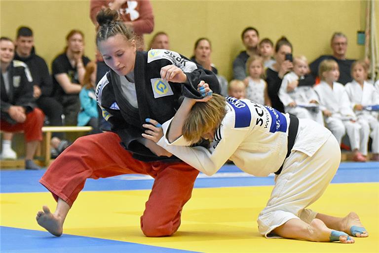 Chiara Serra (links) soll auch diese Saison wieder fester Bestandteil der Backnanger Bundesliga-Mannschaft sein. Foto: Alexander Becher