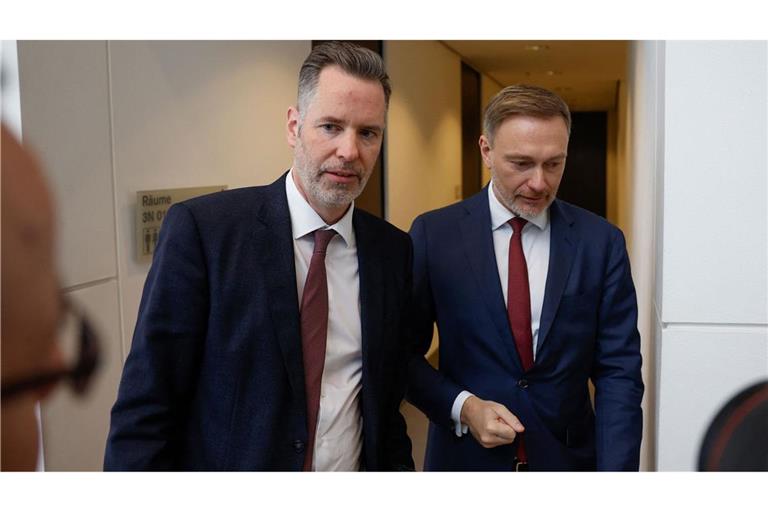 Christian Dürr und Christian Lindner auf dem Weg in das Büro von Friedrich Merz.