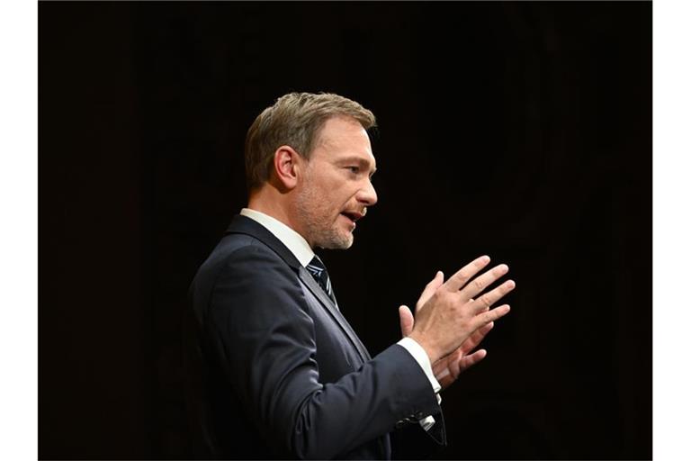 Christian Lindner, Bundesvorsitzender der FDP, spricht beim Dreikönigstreffen der Partei. Foto: Uli Deck/dpa