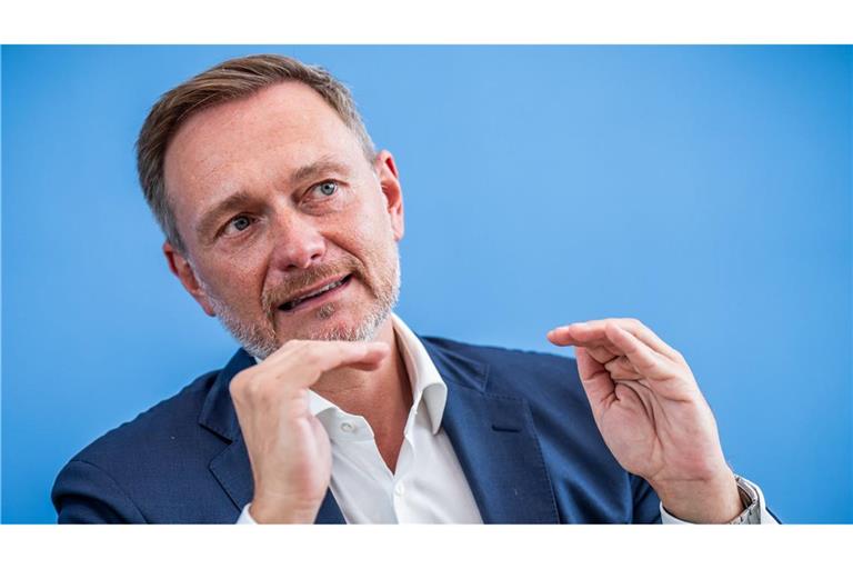 Christian Lindner duelliert sich in einem Livestream derzeit ungewollt mit einer Banane.