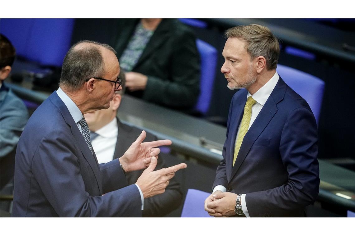 Christian Lindner (r) will gerne mit Friedrich Merz regieren - aber einer Meinung sind sie nicht immer. (Archivbild)