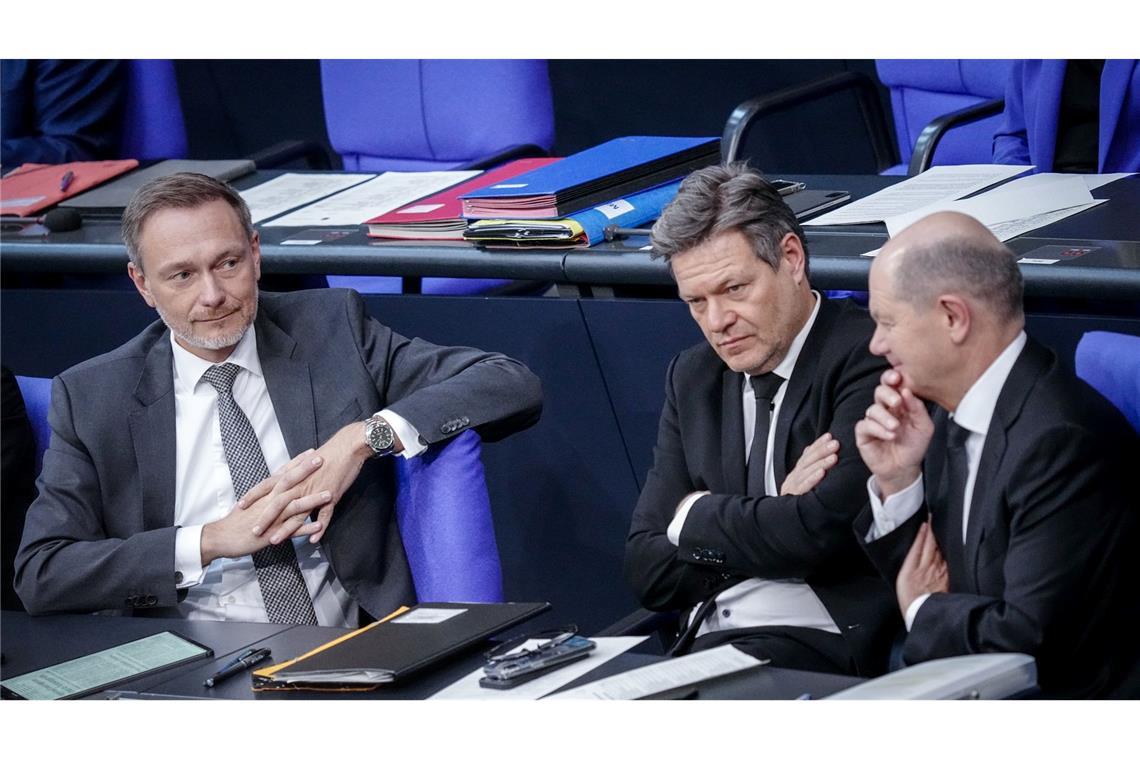 Christian Lindner, Robert Habeck und Olaf Scholz im Bundestag.