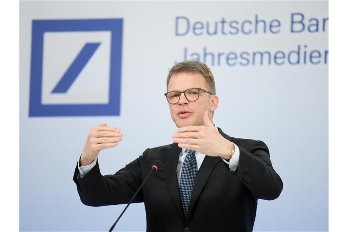 Deutsche Bank verlängert mit Vorstandschef Sewing Christian Sewing bleibt für die kommenden fünf Jahre Vorstandsvorsitzender der Deutschen Bank. Foto: Arne Dedert/dpa