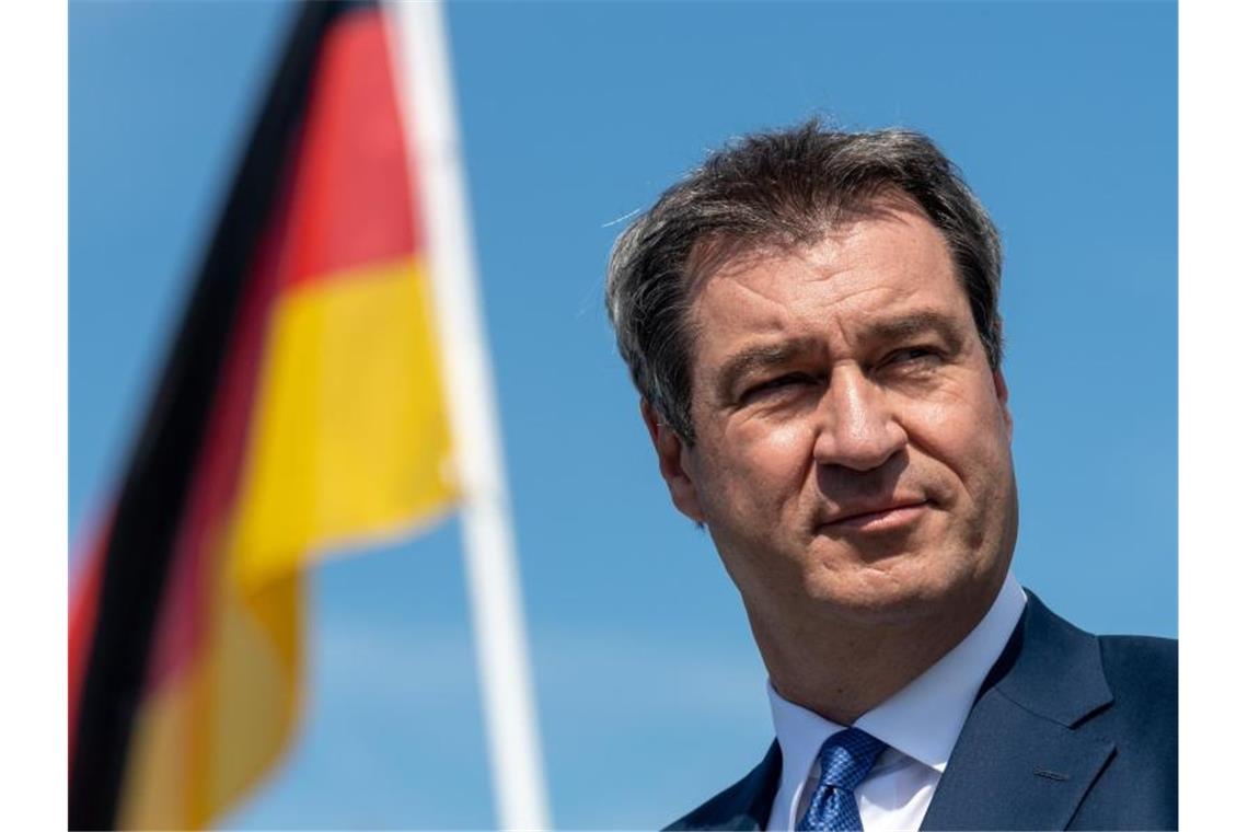 Bundesregierung für „kurzen einheitlichen Lockdown“ CSU-Chef Markus Söder gefällt der Vorstoß von Armin Laschet zum Lockdown. Foto: Peter Kneffel/dpa/Pool/dpa