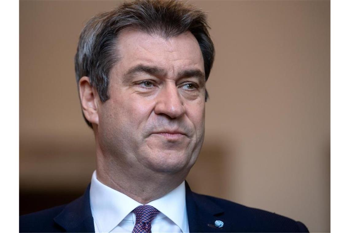 Mehrere CDU-Abgeordnete werben für Kanzlerkandidat Söder CSU-Chef Markus Söder gibt im bayerischen Landtag vor Beginn der Plenarsitzung ein Pressestatement. Foto: Sven Hoppe/dpa-Pool/dpa/archivbild