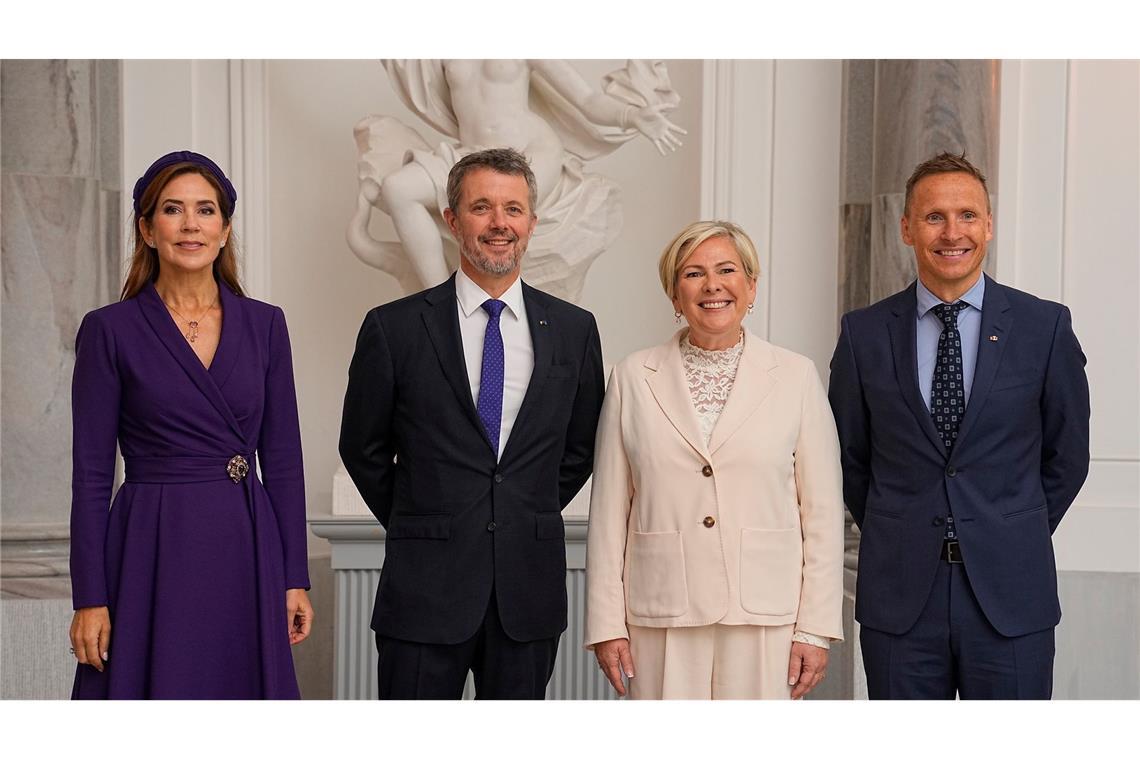 Dänemarks Königspaar Frederik und Mary (links) sowie Islands Präsidentin Halla Tómasdóttir und ihr Mann Björn Skúlason zählen zu den Spitzengäste beim Botschaftsjubiläum in Berlin.