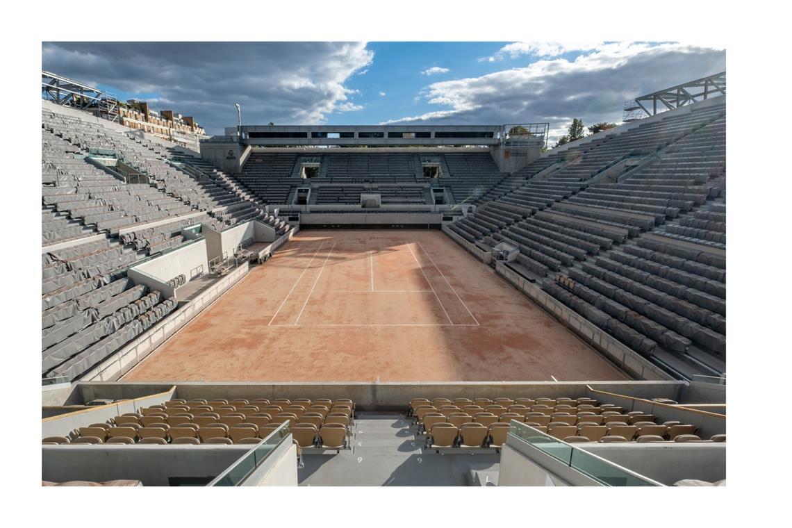 Das 1927 erbaute Roland-Garros-Stadion befindet sich im Westen der Hauptstadt. Dort wird wie üblich Tennis gespielt . . .