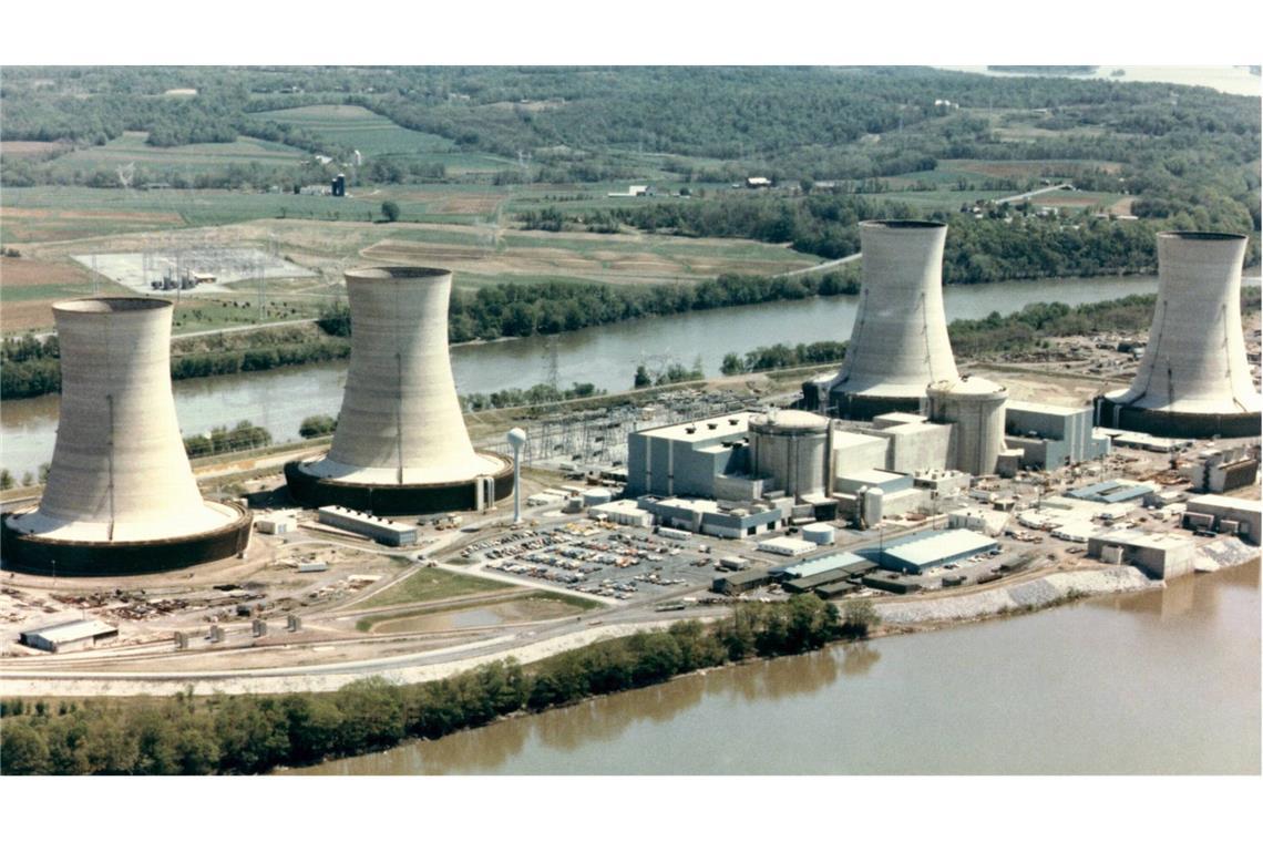 Das AKW Three Mile Island  war am 28. März 1979 (historische Aufnahme von diesem Tag) Schauplatz des bisher schwersten  Atomunfalls in der Geschichte der USA.