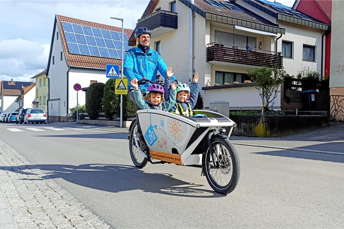 Das Auto bleibt zu Hause, die Teilnehmenden der Aktion können stattdessen kostenfrei den ÖPNV sowie die Lastenräder von Lara to go nutzen. Foto: Energieagentur Rems-Murr