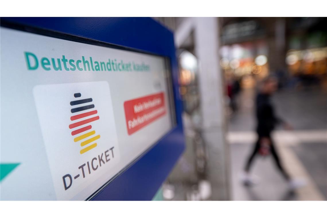 Das beliebte Deutschlandticket gibt es auch im kommenden Jahr. (Archivbild)