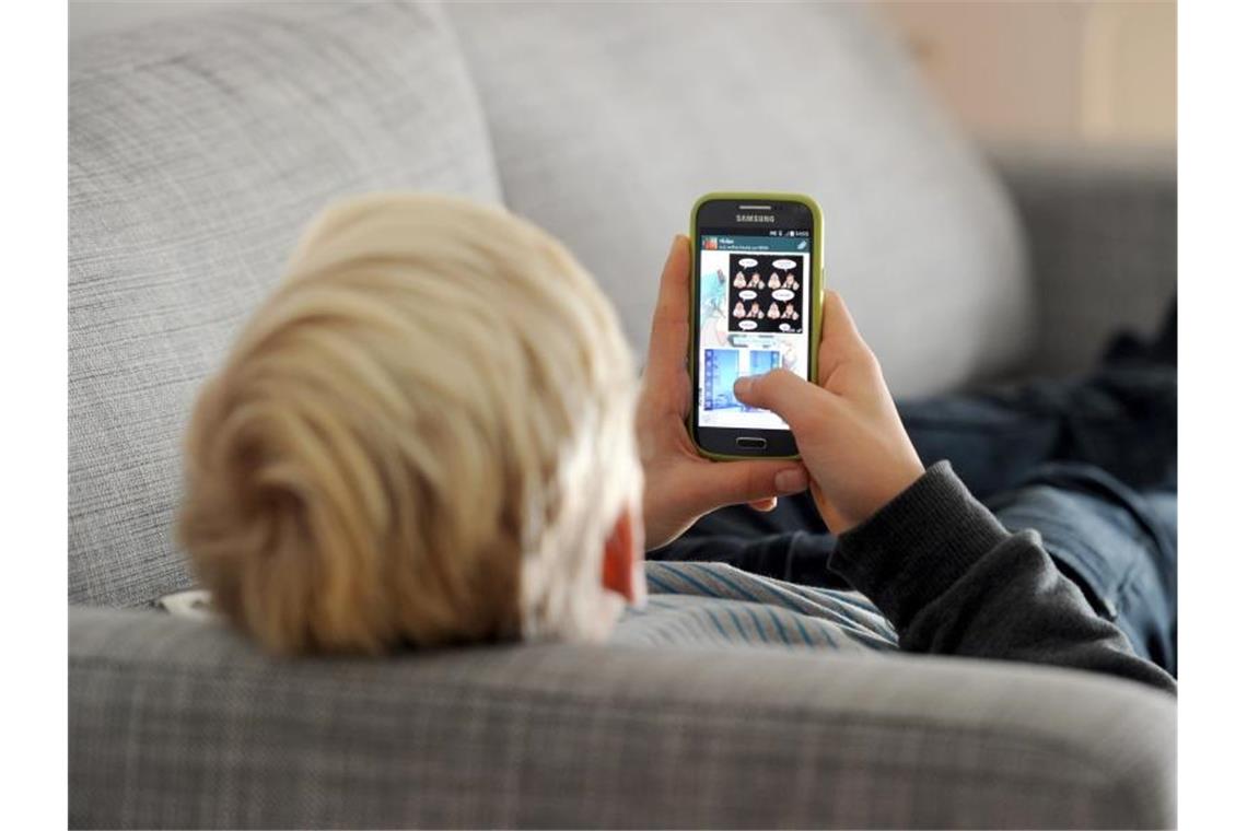 Kabinett beschließt Gesetz für mehr Kinderschutz im Netz Das Bundeskabinett hat einen Gesetzentwurf auf den Weg gebracht, der Kinder und Jugendliche stärker im Internet schützen soll. Foto: Tobias Hase/dpa