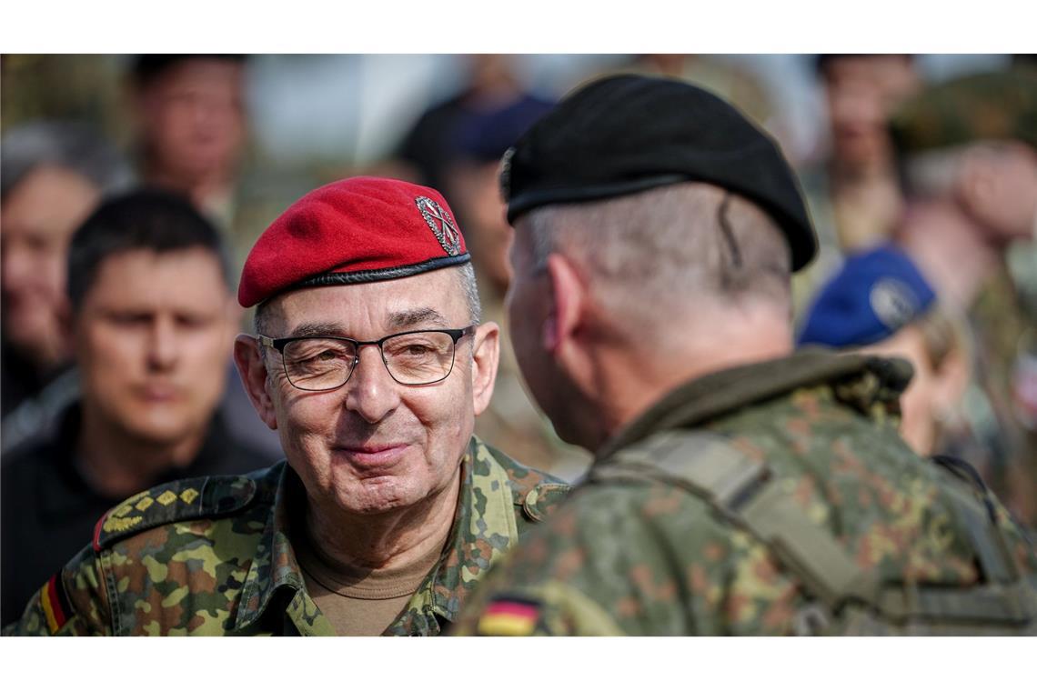 Das Bundeswehr-Manöver Quadriga sende auch ein Signal an die Deutschen, so Generalinspekteur Carsten Breuer (l): "Die Bundeswehr geht konsequent den Weg in Richtung Kriegstüchtigkeit."