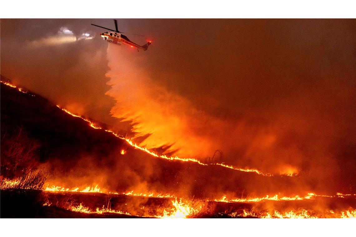 Das Flammeninferno wütet weiter ungebremst - angetrieben von starken Winden.