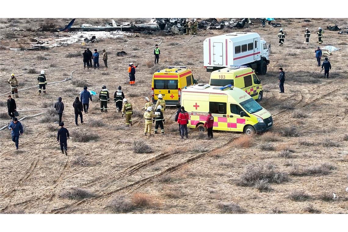 Das Flugzeug stürzte bei der Stadt Aktau am Kaspischen Meer ab.