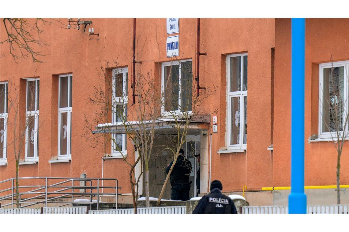 Das Gebäude des Gymnasiums, in dem der Amoklauf stattfand. Mit einem Messer hat ein 18 Jahre alter Schüler in einem Gymnasium in der Slowakei mindestens zwei Menschen getötet und mehrere verletzt.