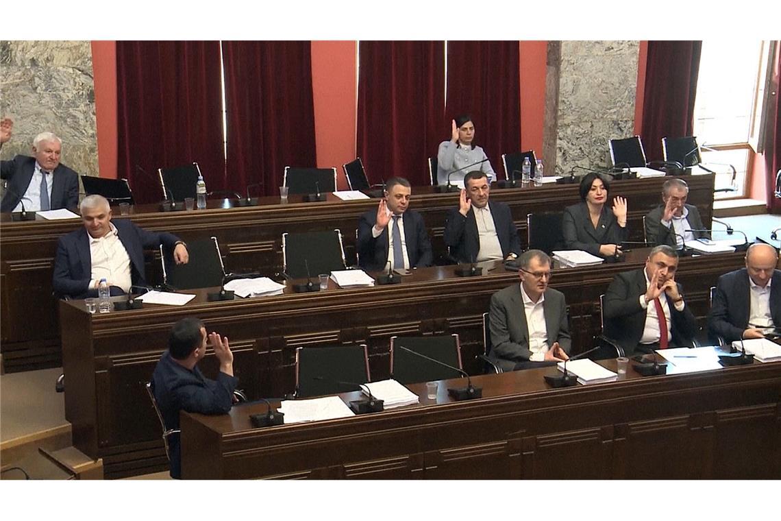 Das georgische Parlaments hat das Veto der Präsidentin gegen das Gesetz über „ausländische Agenten“ überstimmt. (Archivbild)