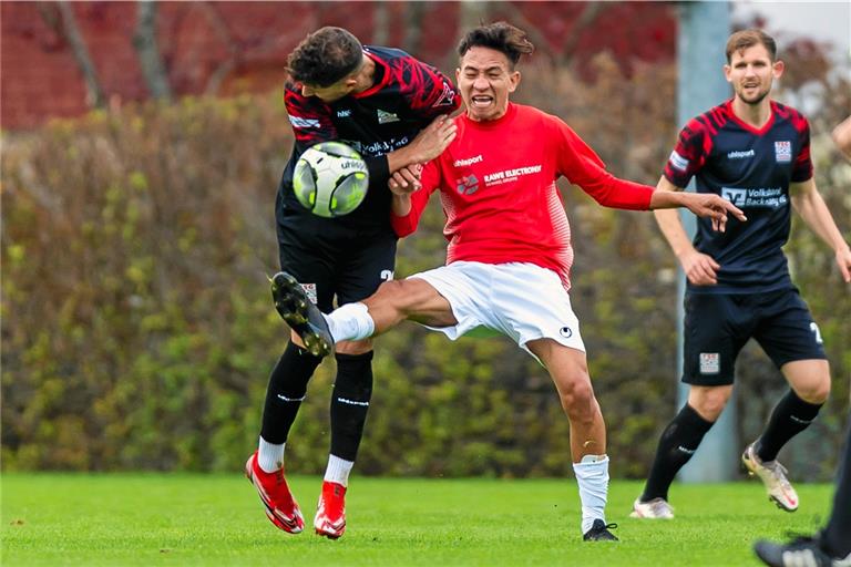 Das ging für Patrick Tichy (links) und die TSG ins Auge. Nach einer 0:2-Pleite in Weiler ist Backnang raus aus dem WFV-Pokal. Foto: Eibner