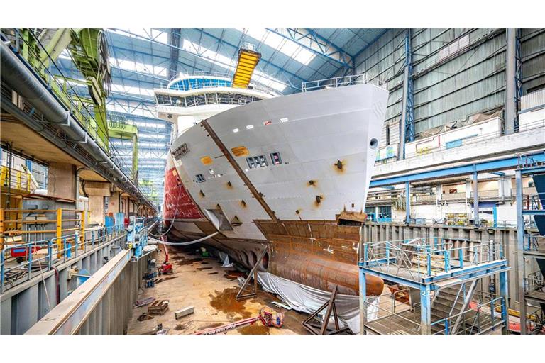 Das Kreuzfahrtschiff "Silver Ray" in einer Halle der Meyer Werft (Archivbild).