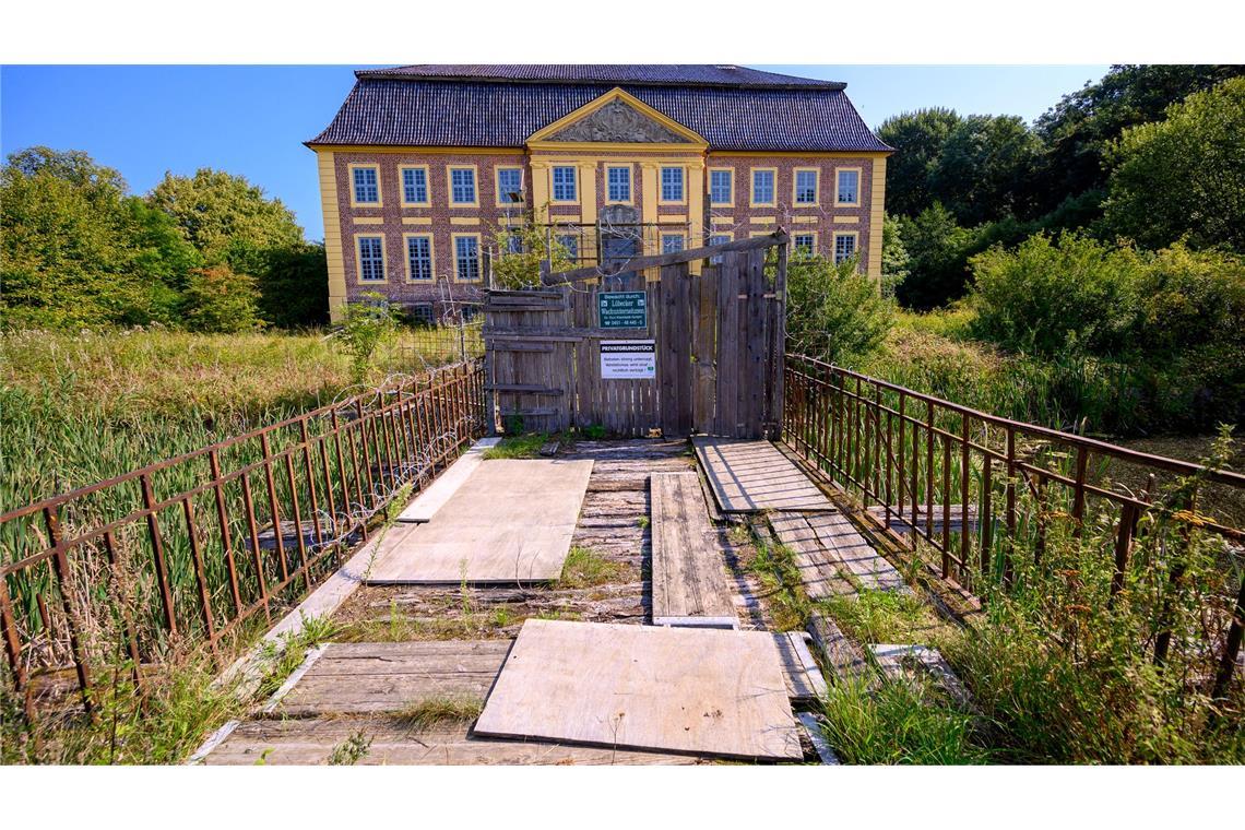 Das kulturgeschichtlich bedeutende Schloss Johannstorf im nordwestmecklenburgischen Dassow ist abgebrannt. (Archivbild)