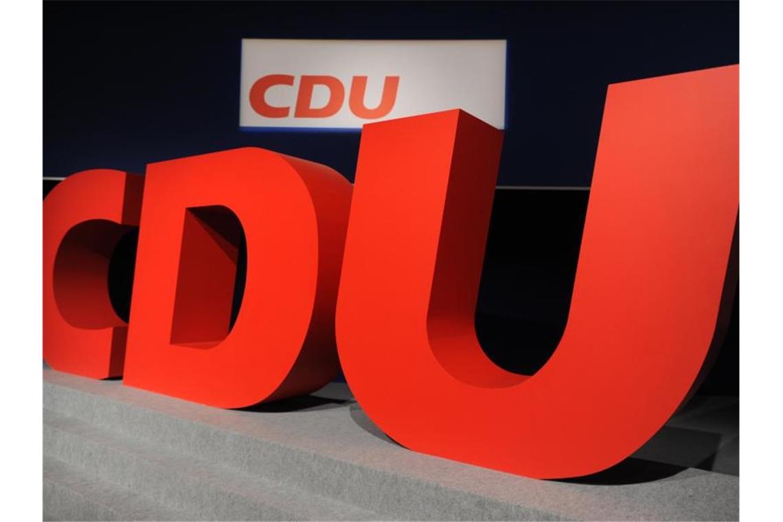 Parteimitglieder: Grüne legen zu, Verluste für AfD und SPD Das Logo der CDU. Foto: Arno Burgi/dpa-Zentralbild/dpa/Archiv
