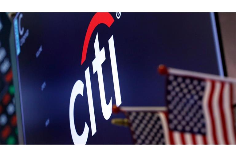 Das Logo der Citigroup über einem Handelsposten auf dem Parkett der New York Stock Exchange.