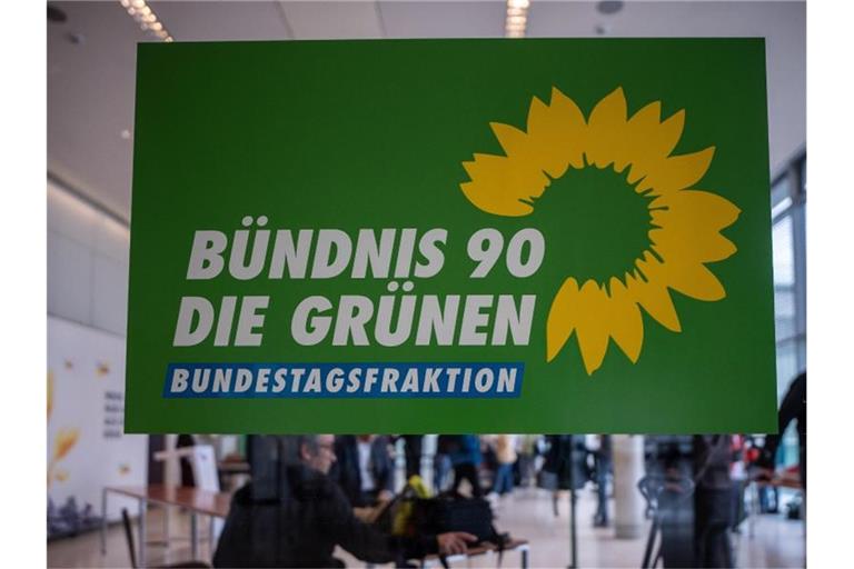 Das Logo der Fraktion von Bündnis90/Die Grünen im Deutschen Bundestag. Foto: Michael Kappeler/dpa/Symbolbild