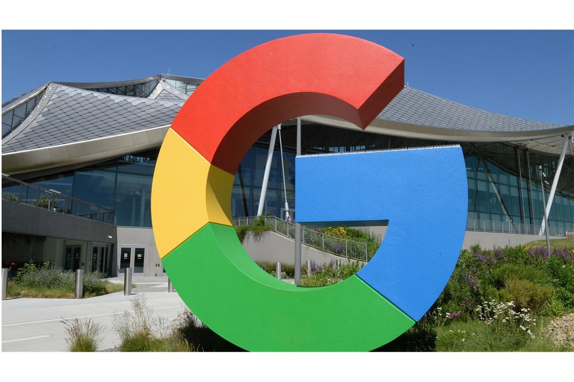 Das Logo von Google ist an einem Gebäude der Konzernzentrale zu sehen (Archivbild).