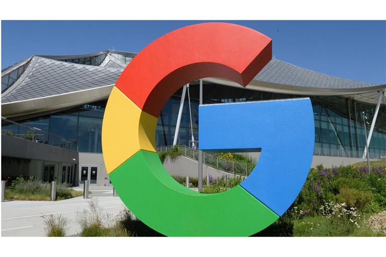 Das Logo von Google ist an einem Gebäude der Konzernzentrale zu sehen (Archivbild).