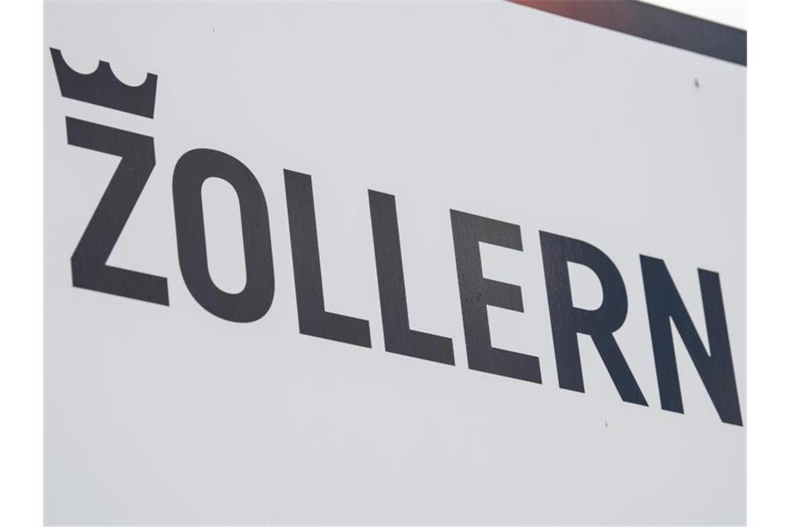 Das Logo vor dem Firmensitz des Metallverarbeiters Zollern. Foto: Fabian Sommer/dpa