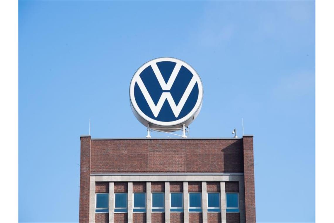 Das Markenhochhaus von Volkswagen auf dem Gelände des Autokonzerns in Wolfsburg. Foto: Julian Stratenschulte/dpa/Symbolbild