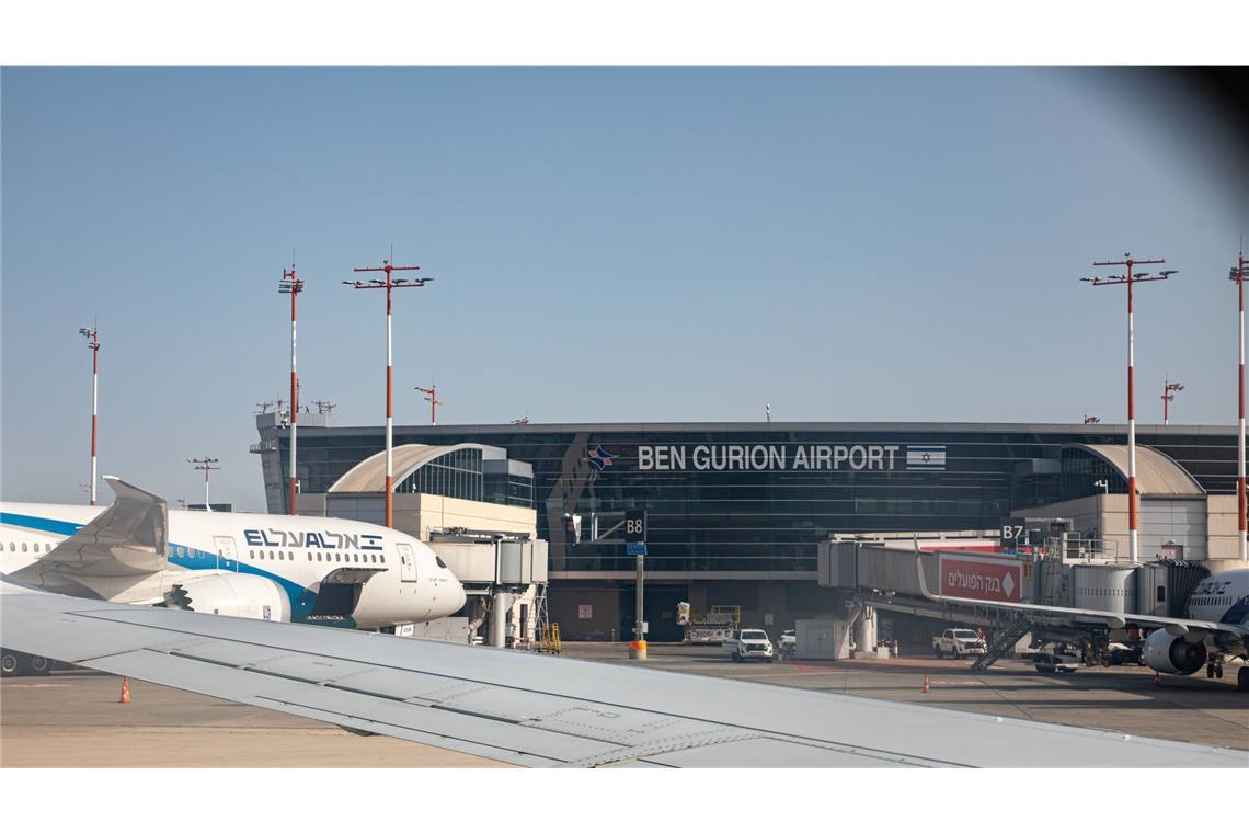 Das Militär hat die Start- und Landeerlaubnis am Flughafen von Tel Aviv kurzzeitig unterbunden. (Archivbild)