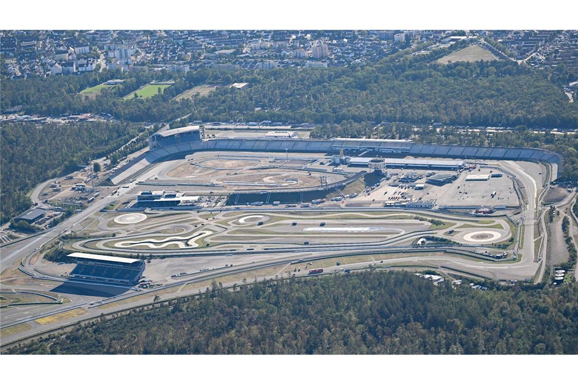 Das Motodrom auf dem Hockenheimring, aufgenommen aus einem Flugzeug.