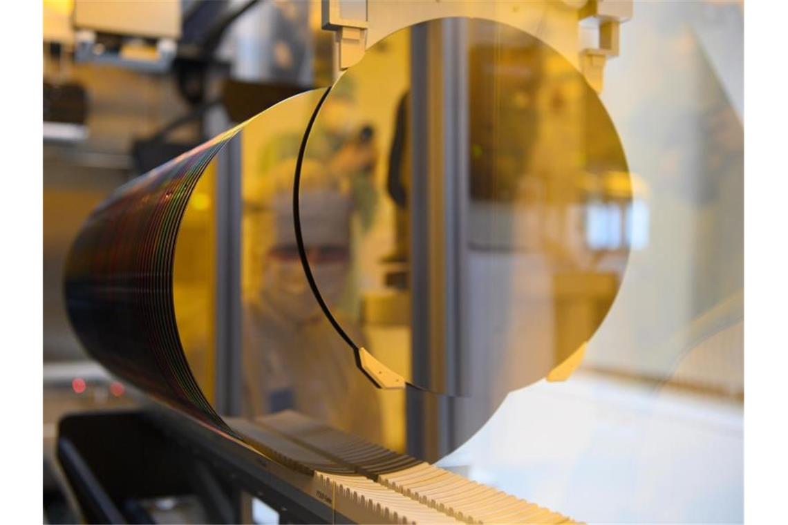 Globalwafers kann Siltronic nicht übernehmen Das Münchner Elektronikunternehmen Siltronic gehört zu den führenden Herstellern von Siliziumscheiben (Wafer) für Halbleiter und Chips. Foto: Robert Michael/dpa-Zentralbild/dpa