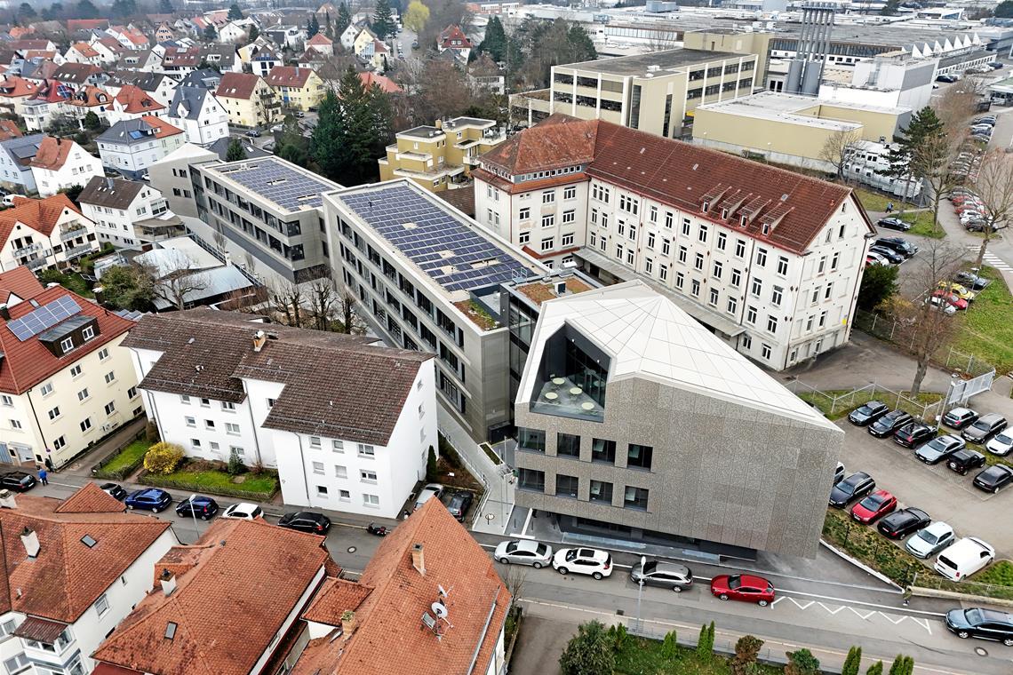 •Das neue Gebäude des Landratsamts in der Waiblinger Rötestraße. Foto: Landratsamt