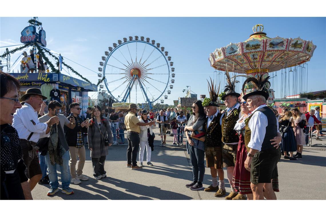 Das Oktoberfest startet bei klassischem Wiesn-Wetter