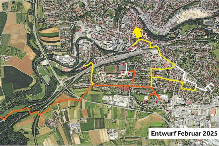 Das orange Wärmenetz könnte zwischen 2026 und 2028 von der Biovergärungsanlage bis in den Backnanger Süden gebaut werden. Diegelben Netze wären sinnvolle und lukrative Verlängerungen. Die weißen Netze existieren bereits. Der Weiterbau in Richtung Stadtmitte (gelber Pfeil) ist aktuell nicht mehr als ein Gedankenspiel und würde – wenn überhaupt – erst in vielen Jahren realistisch sein. Foto: Stadtwerke