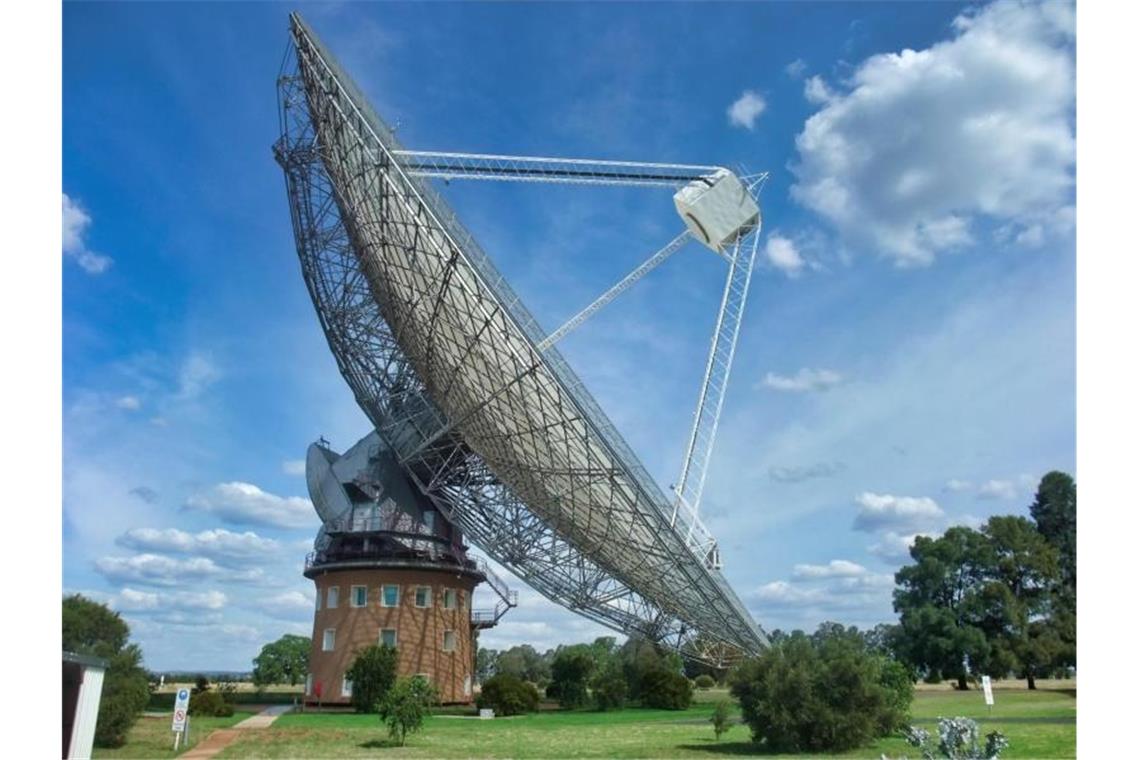 Sind wir allein im Universum? - Lauschangriff ins All Das Parkes-Radioteleskop in Australien. Foto: -/CSIRO/dpa