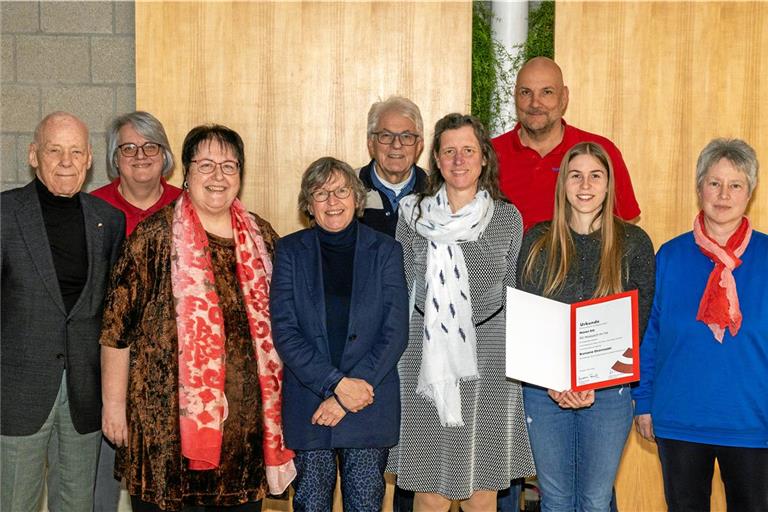 Das Präsidium der Rems-Murr-Turner und die Geehrte (von links): Reiner Müller, Sybille Lentini, Petra Brecht, Gislind Gruber-Seibold, Diethard Fohr, Sabine Ruopp, Armin Höttges, Maren Erb und Petra Danner. Die neu gewählte Silke Olbrich fehlt auf dem Foto. Foto: Alexander Becher