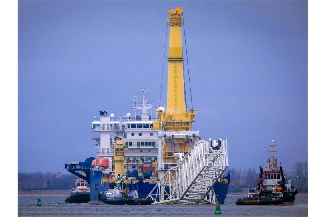 Gas-Streit mit Polen: Deutschland droht Niederlage vor EuGH Das russische Rohr-Verlegeschiff „Akademik Tscherski“ soll an der Gaspipeline Nord Stream 2 arbeiten. Foto: Jens Bttner/dpa-Zentralbild/dpa