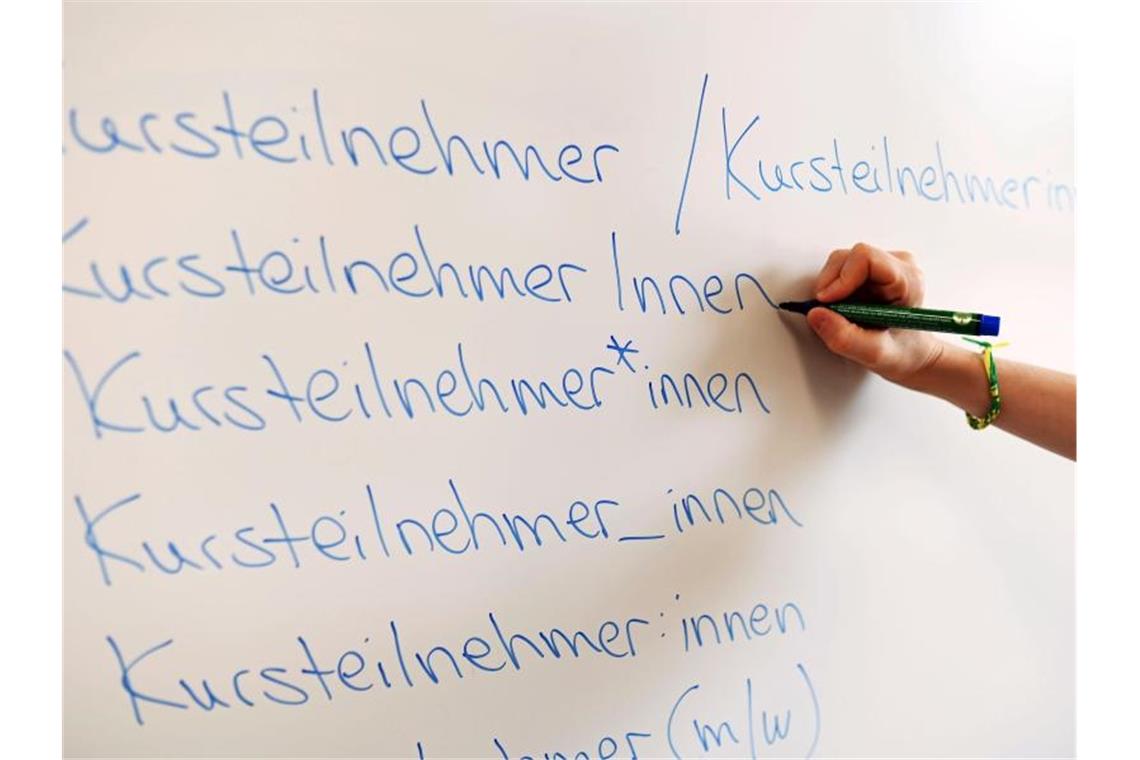 Sachsen verbietet Gender-Sonderzeichen an Schulen Das sächsische Kultusministerium will keine Gender-Sonderzeichen an Schulen. Foto: Uli Deck/dpa