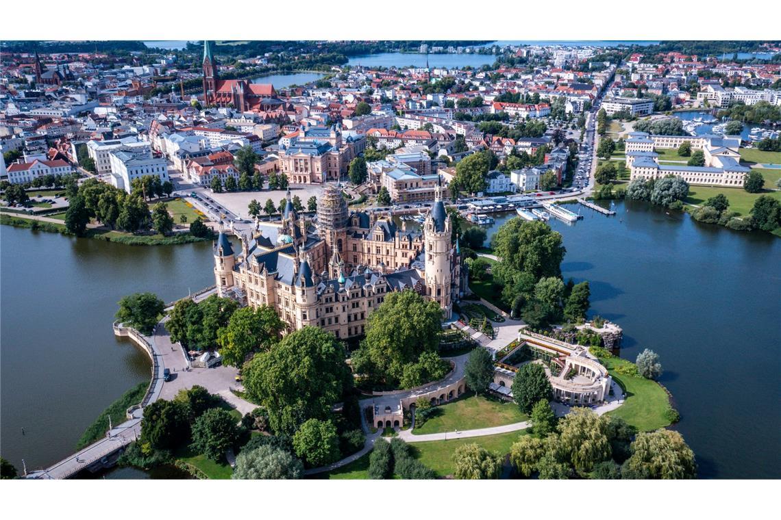 Das Schloss auf einer Insel im Schweriner See.