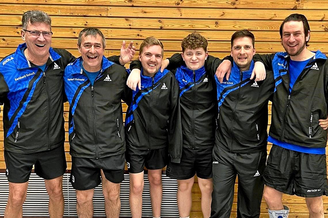 Das Sextett der TSG Backnang III, das in der Rückrunde in der Nordweststaffel der Kreisliga A den Aufstieg perfekt gemacht hat (von links): Bernhard Rabsch, Herbert Hofmaier, Joscha Quapil, Leon Kopp, Marcel Schick und Tobias Denz. Foto: privat