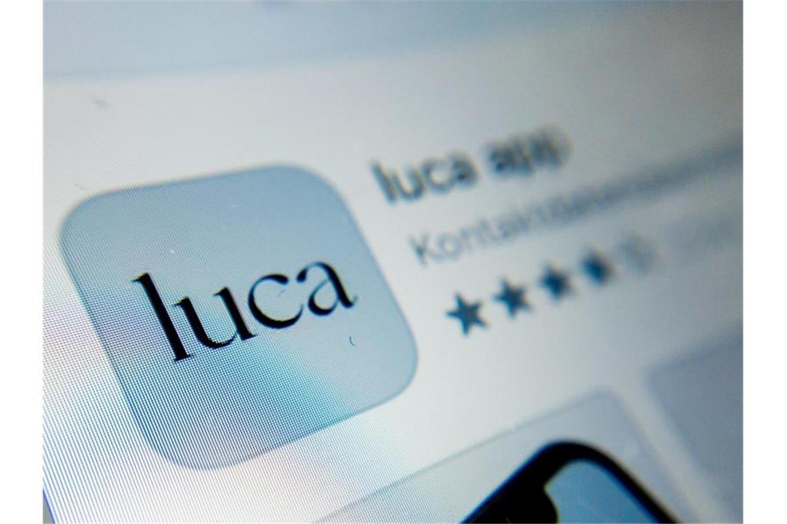 Luca-App jetzt in allen Gesundheitsämtern einsatzbereit Das Symbol der Luca-App ist auf einem Smartphone zu sehen. Foto: Christoph Soeder/dpa/Archivbild