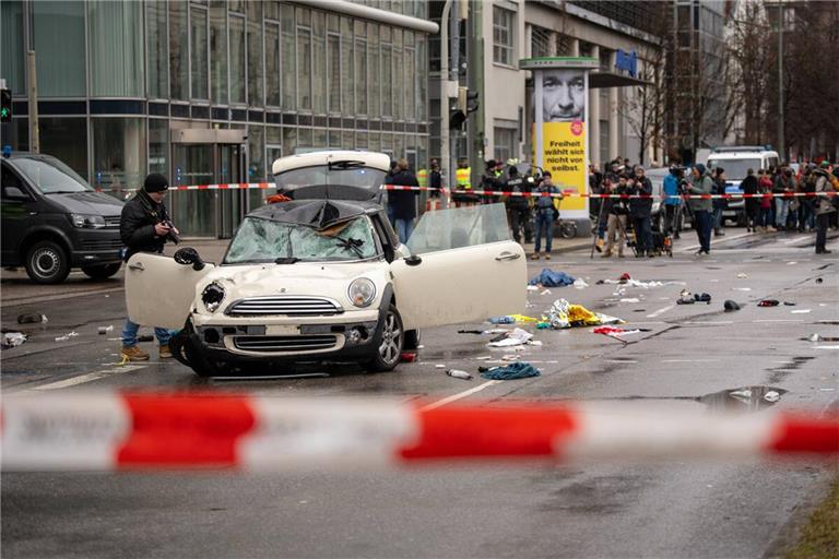 Das Tatfahrzeug der Amokfahrt in München.