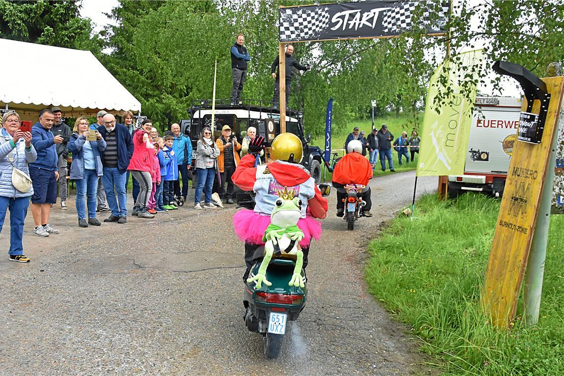 Das Team „Golden Girls im Märchenland“ von Daniela Schneider und Julia Zügel wird besonders gefeiert. Fotos: Tobias Sellmaier