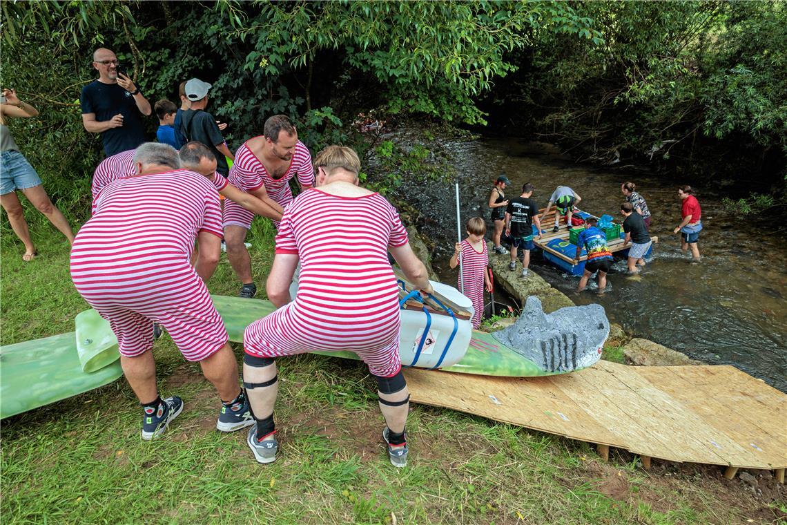 Das Team Hai-Fisch beansprucht für sich den Titel für das längste Boot - nicht z...