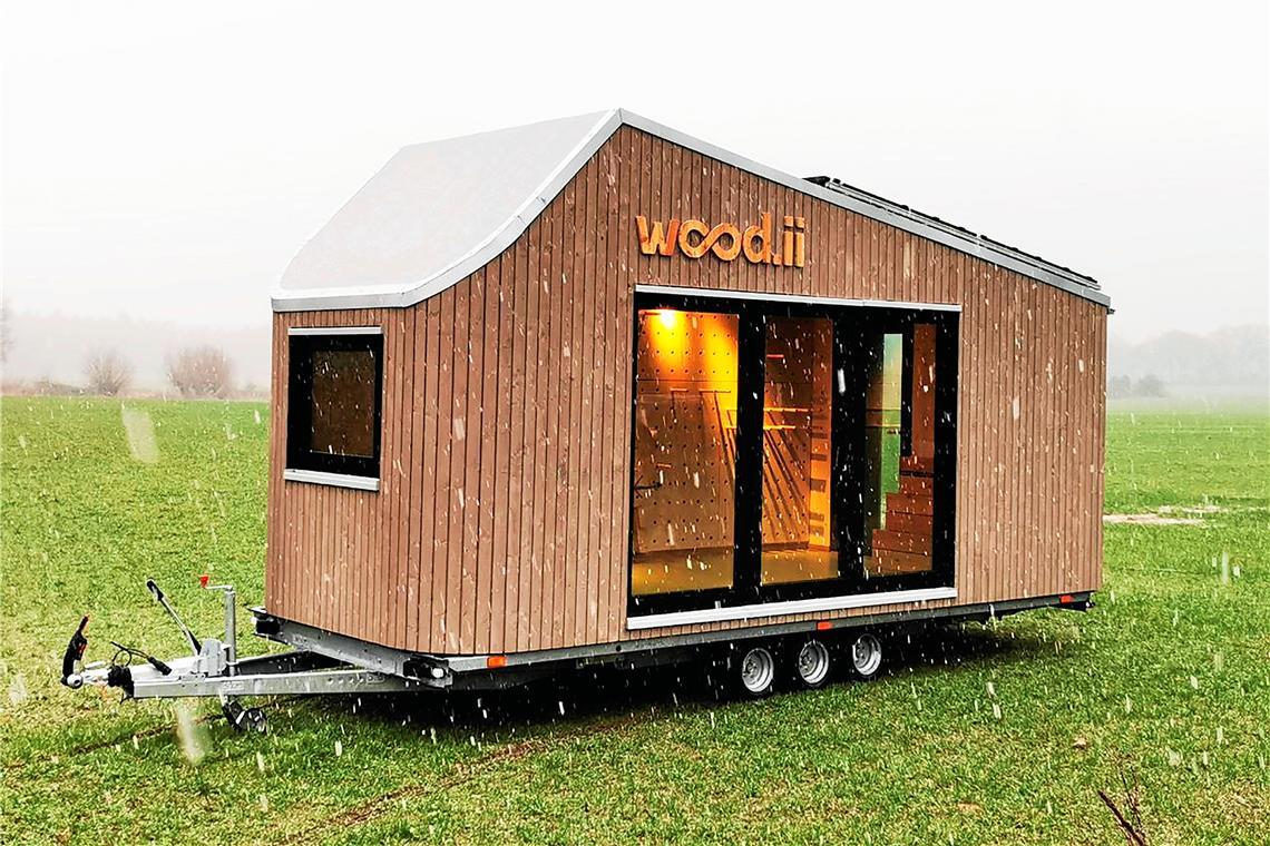 Das Team ist mit dem Tiny-House-Lernraum in Schulen unterwegs, um das Kreislaufdenken zu veranschaulichen. Foto: WoodenValley